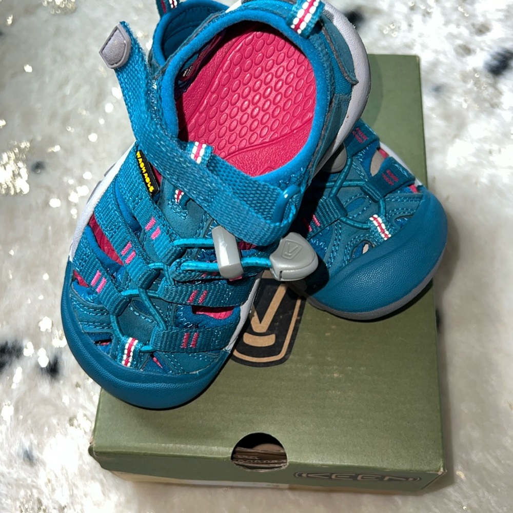 NIB Girl’s KEEN Newport H2 sz 10